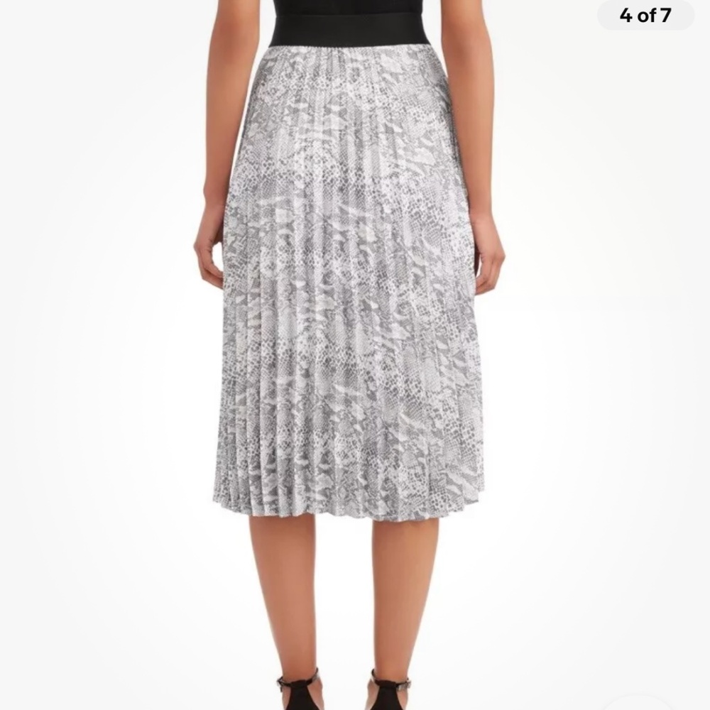 Time and Tru Women’s Snake Skin Print Pleated Swing Skirt Size XL (16-18) NWT - Picture 4 of 7